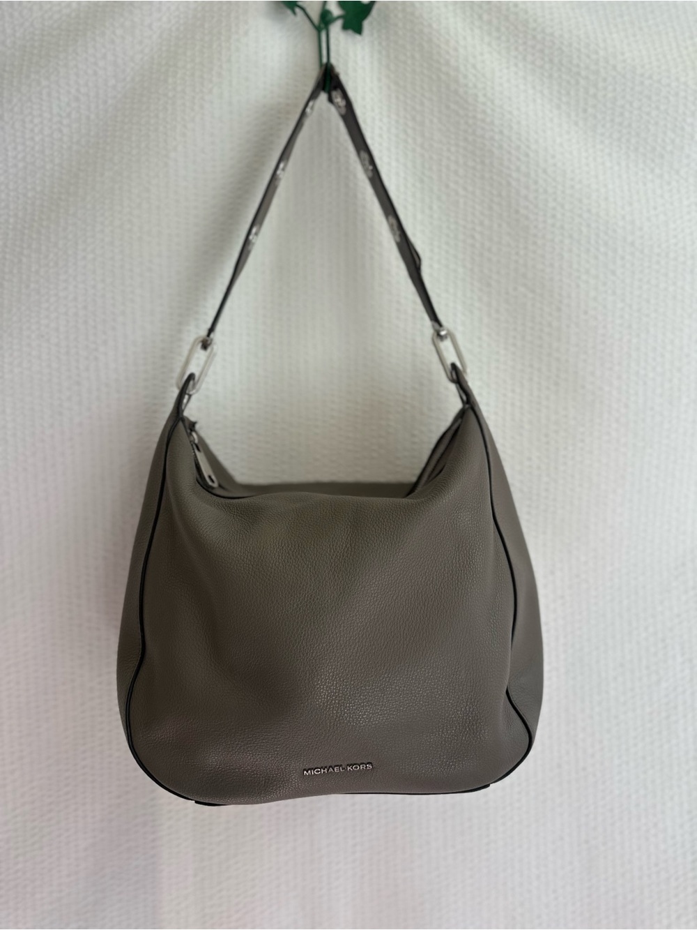 MICHAEL KORS Raven Large Pebbled Leather Hobo Shoulder Bag Cinder Gray
